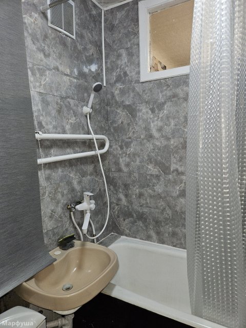 Сдам 2-КОМН квартиру в самом центре Луганска