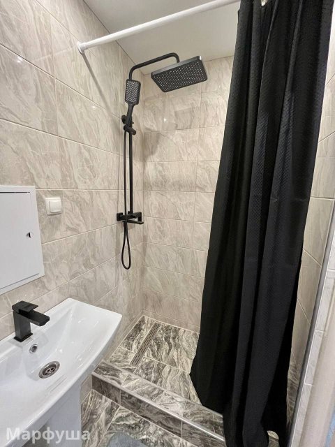 ИДЕАЛЬНО НОВАЯ недалеко от ЦЕНТРА посуточно Луганск