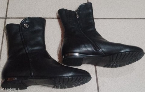 Продаются женские полусапожки кожаные.
