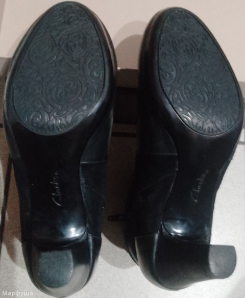 Продаются женские полусапожки кожаные с вставками замши