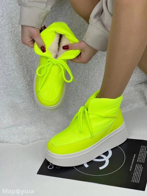 Женские дутики красивого цвета