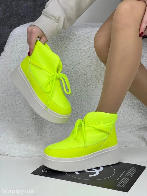 Женские дутики красивого цвета