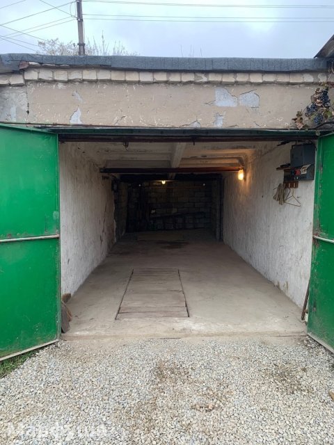 Продам большой капитальный гараж