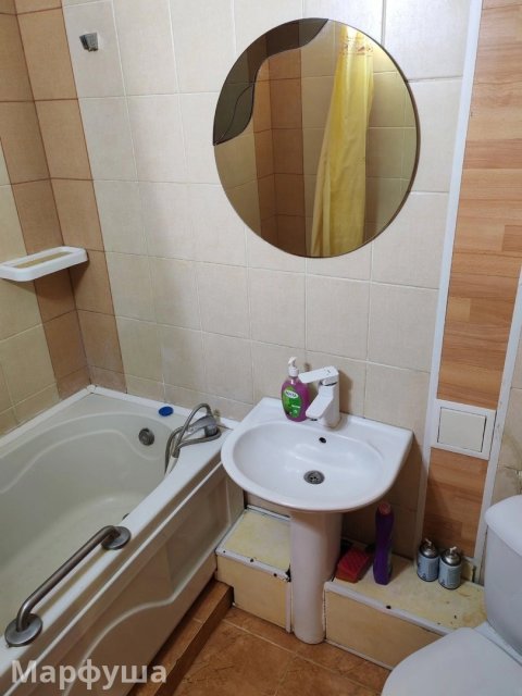 посуточно в Центре Луганска.1к. ул. Демёхина д.18