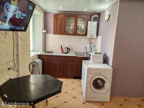 посуточно в Центре Луганска.1к. ул. Демёхина д.18