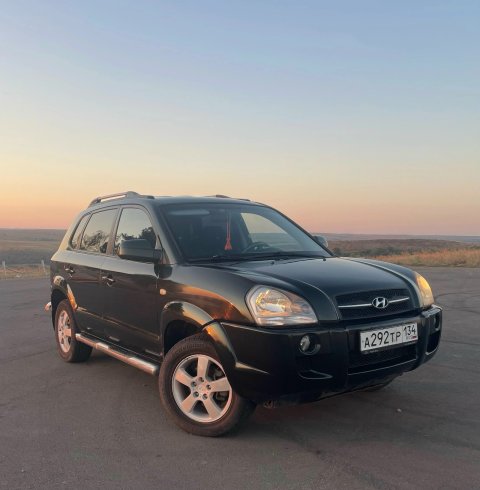 Продаётся Hyundai Tucson 2007 года, 2.0 автомат, полный привод, обслужен, 230 т.км. пробега, без гнили и ржавчины. Возможна продажа в кредит.