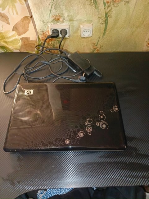 Продам ноутбук HP dv6 за 4000 рублей в Перевальске – работает только от сети, без торга.