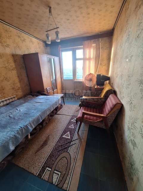 Продам 3-х комн квартиру в городе Луганск квартал 50-лет Октября