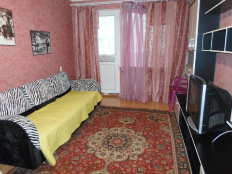 Сдам в Луганске на востоке 2 комн. кв-ру кв. Левченко 16 Б. Выше Маш. института им. Даля.