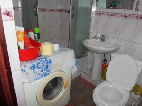 Сдам в Луганске на востоке 2 комн. кв-ру кв. Левченко 16 Б. Выше Маш. института им. Даля.