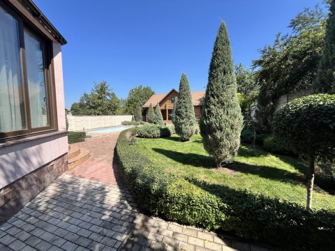 Продам дом в центре Луганска