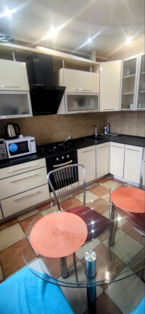 Сдам 3-комн квартиру на Анри Барбюса