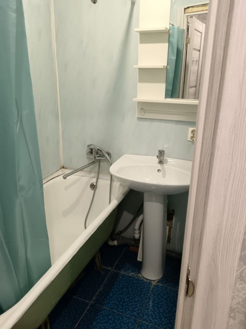 Сдам Двухкомнатную квартиру на длительный срок. Район Донбасса