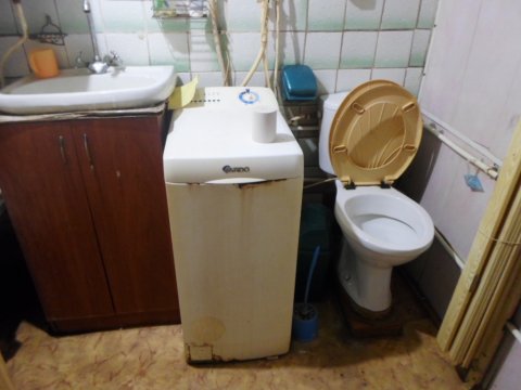 Сдам в Луганске 4 комнатный дом ул.1905года нижний Камброд район остановки угол Артёма.