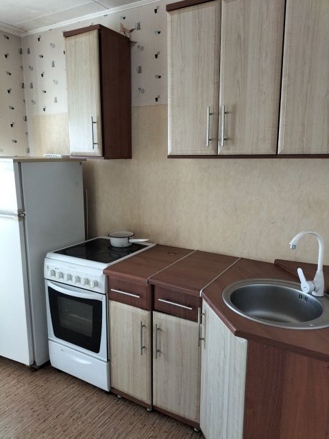 Сдам в Центре Луганска 1 ком. квартиру ул. Коцюбинского д.27-рядом институт им. Матусовского.