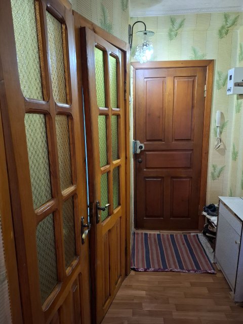 Продам 2х комнатную квартиру на кв. Комарова