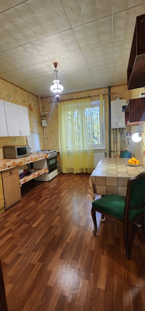 Продам 4-х комн квартиру с авт отоп в городе Луганск улица Победоносная