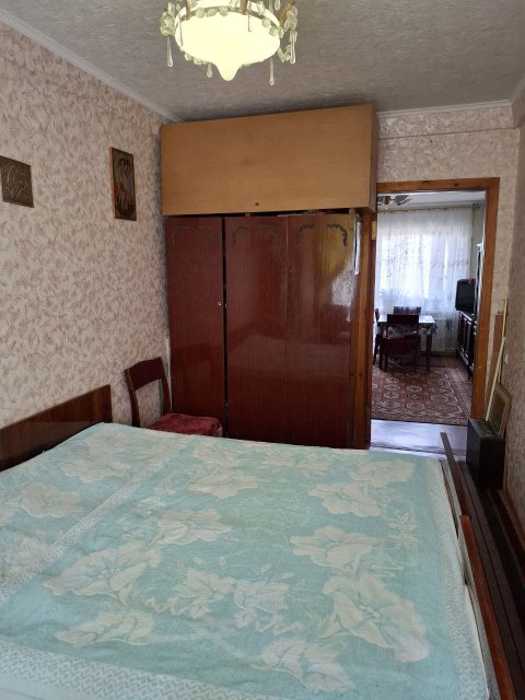 Продам 2х комнатную квартиру на кв. Комарова 5