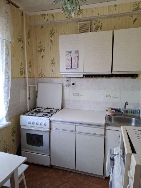 Продам 2х комнатную квартиру на кв. Комарова 4