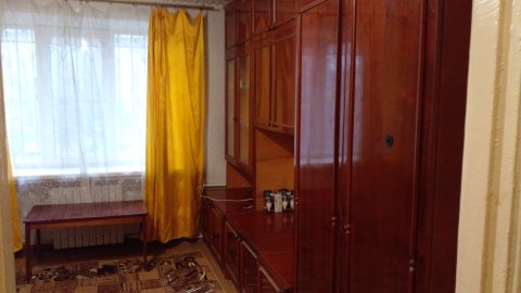 Сдам Полугостинку на кв Жукова 2/5-эт,кирп.дом,через дорогу от Машинститута.Цена 20.000рублями+небольшие коммун.усл. 9