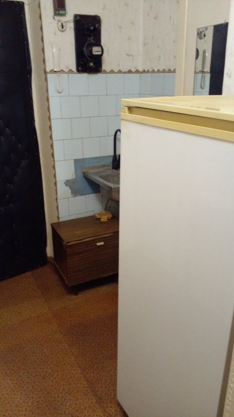 Сдам Полугостинку на кв Жукова 2/5-эт,кирп.дом,через дорогу от Машинститута.Цена 20.000рублями+небольшие коммун.усл. 6