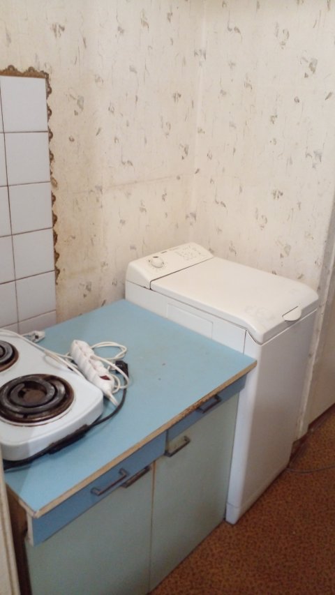 Сдам Полугостинку на кв Жукова 2/5-эт,кирп.дом,через дорогу от Машинститута.Цена 20.000рублями+небольшие коммун.усл. 4