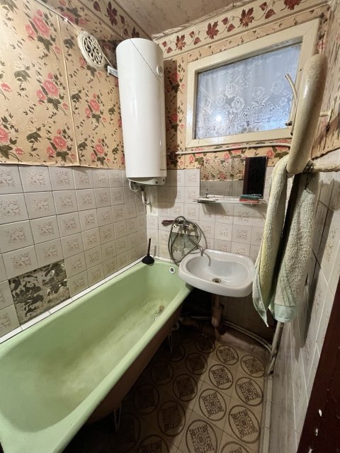 Продам 4- к квартиру на кв. Солнечном 9