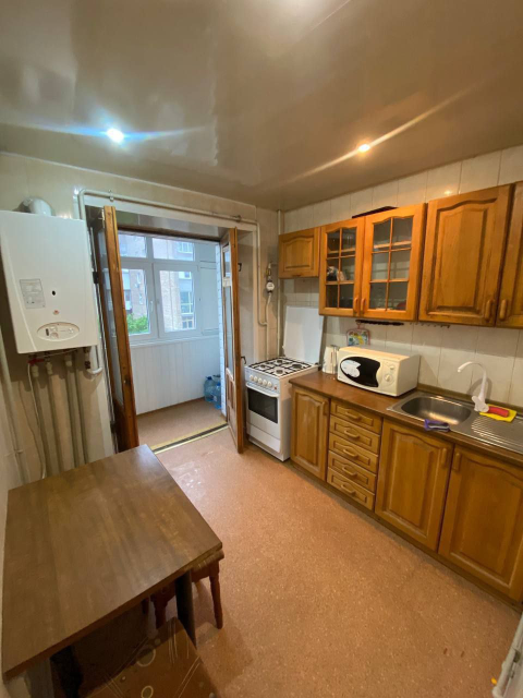 Сдам 3-комнатную квартиру в центре