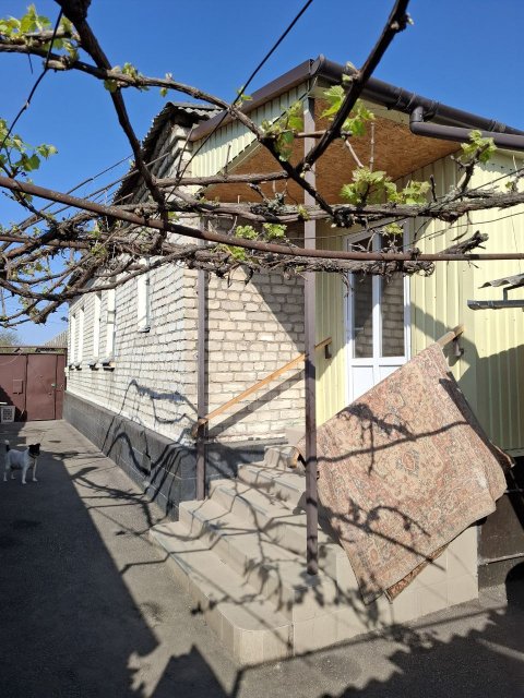 Продам дом с флигелем в р-н 27 школы  , для проживания 2х семей. 9