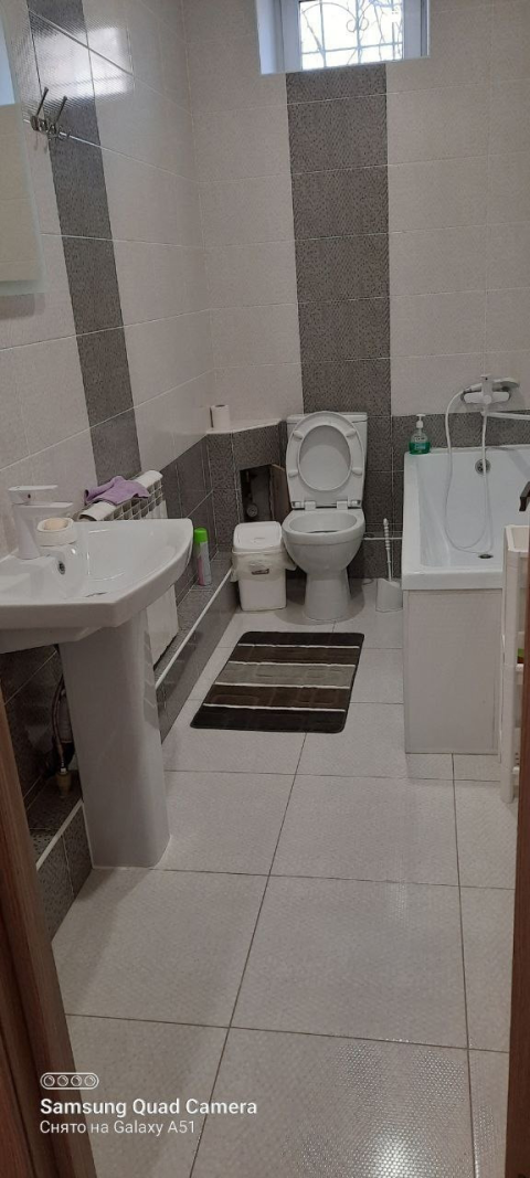 Сдам 3-комнатную квартиру с автономкой в центре