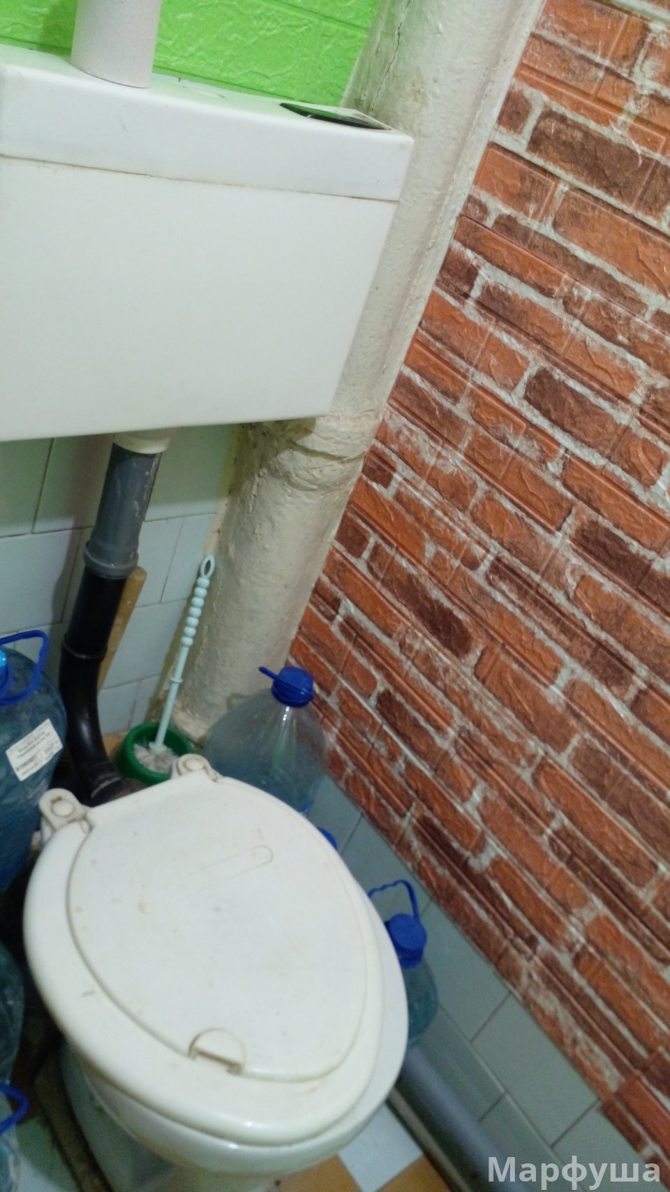 Сдам Полугостинку на кв Жукова 2/5-эт,кирп.дом,через дорогу от Машинститута.Цена 20.000рублями+небольшие коммун.усл.