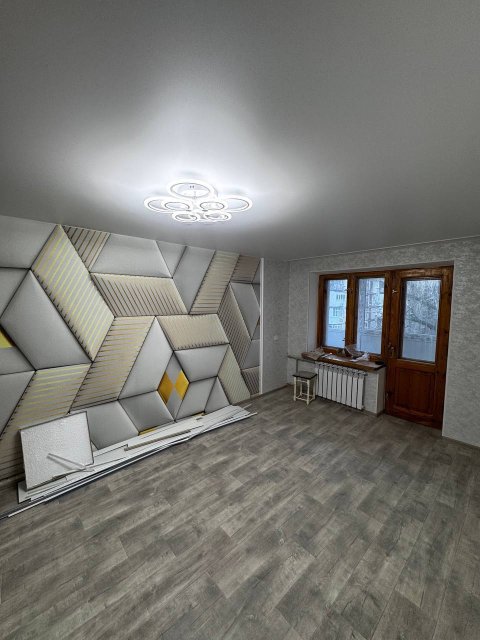 Продам 2- к квартиру в центре Луганска