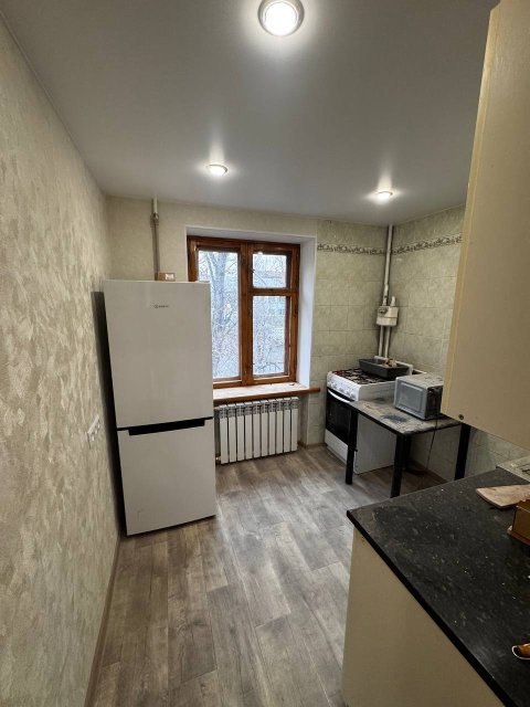 Продам 2- к квартиру в центре Луганска 4