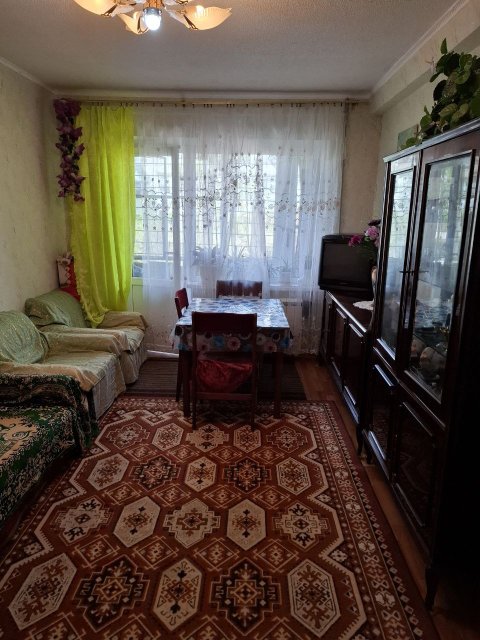 Продам 2 комнатную квартиру кв. Комарова 8
