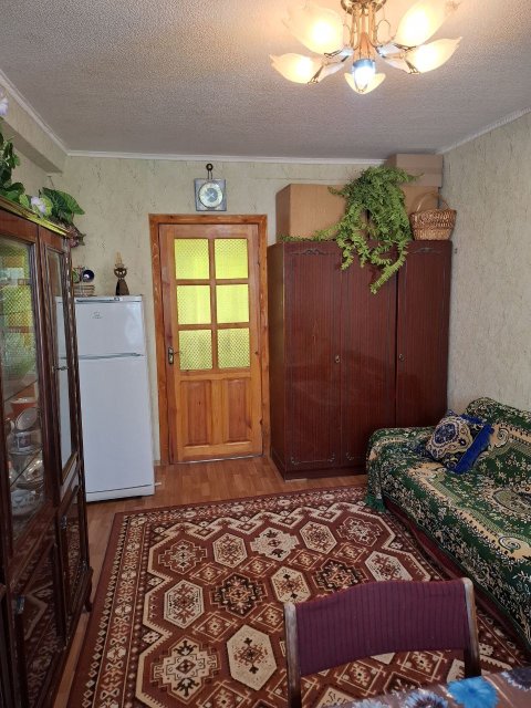 Продам 2 комнатную квартиру кв. Комарова 7