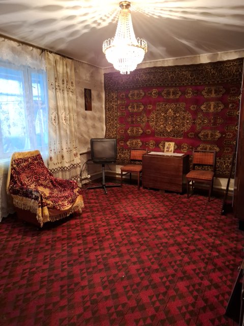 Продам 2х  комнатную квартиру с АВТОНОМНЫМ отоплением в п. Металлист 10