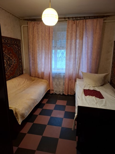 Продам 2х  комнатную квартиру с АВТОНОМНЫМ отоплением в п. Металлист 8