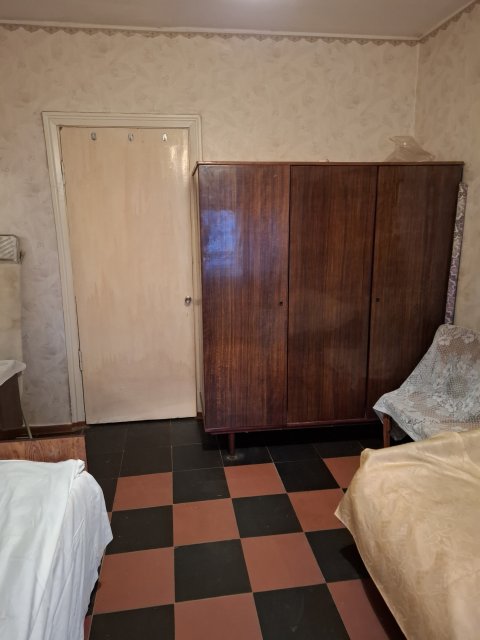 Продам 2х  комнатную квартиру с АВТОНОМНЫМ отоплением в п. Металлист 7