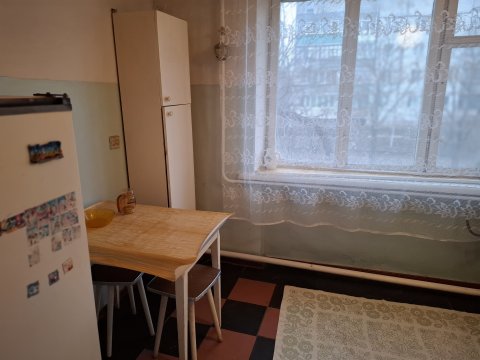 Продам 2х  комнатную квартиру с АВТОНОМНЫМ отоплением в п. Металлист 5