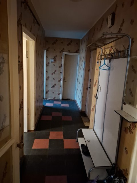 Продам 2х  комнатную квартиру с АВТОНОМНЫМ отоплением в п. Металлист 4