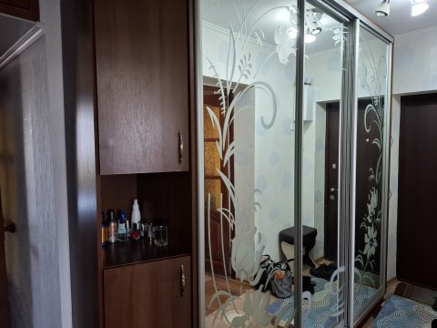 Продам 2 комнатную квартиру кв. Героев Сталинграда 4