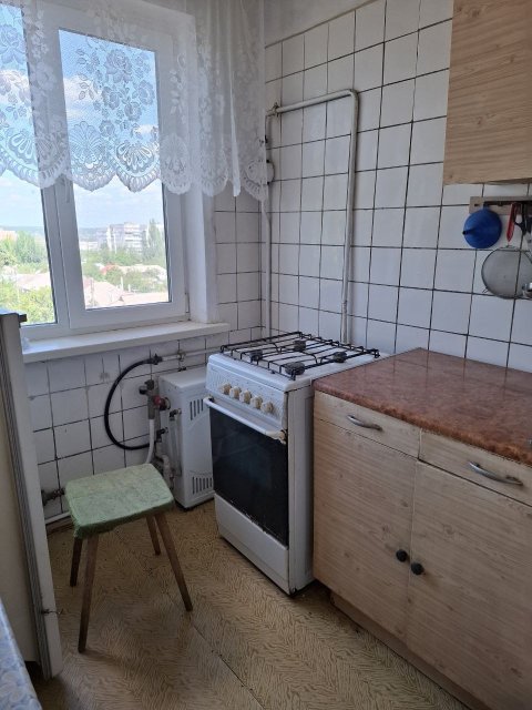 Продам 2х  комнатную квартиру с АВТОНОМНЫМ отоплением в п. Металлист 8