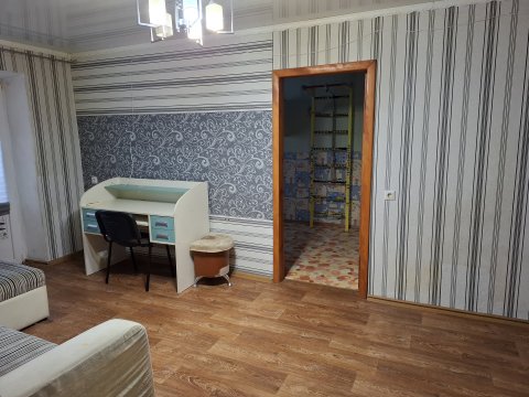 Продам 2х комнатную квартиру в центре Луганска по ул. Демехина 6