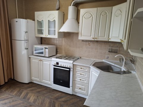 Продам 4 комнатную квартиру, сталинку с АО  в центре Луганска 9