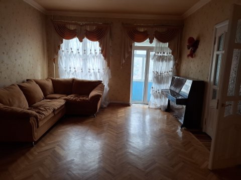 Продам 4 комнатную квартиру, сталинку с АО  в центре Луганска 8