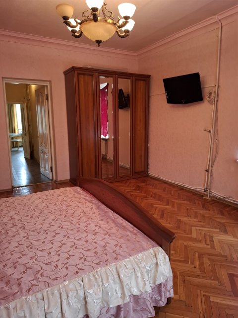 Продам 4 комнатную квартиру, сталинку с АО  в центре Луганска 6