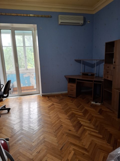 Продам 4 комнатную квартиру, сталинку с АО  в центре Луганска 4