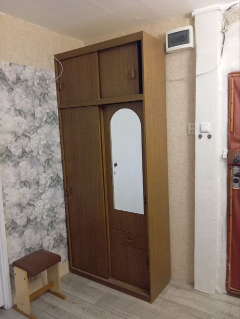 Сдам в Луганске восток район Соц. обеспечения и СШ№42  2 комн. кв-ру кв. Волкова. 6