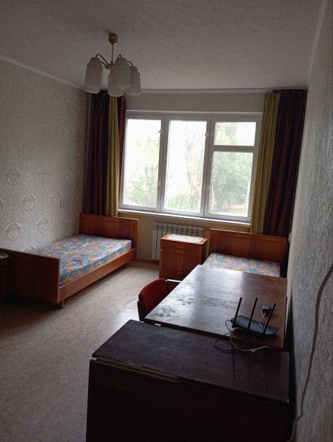 Сдам в Луганске восток район Соц. обеспечения и СШ№42  2 комн. кв-ру кв. Волкова. 4