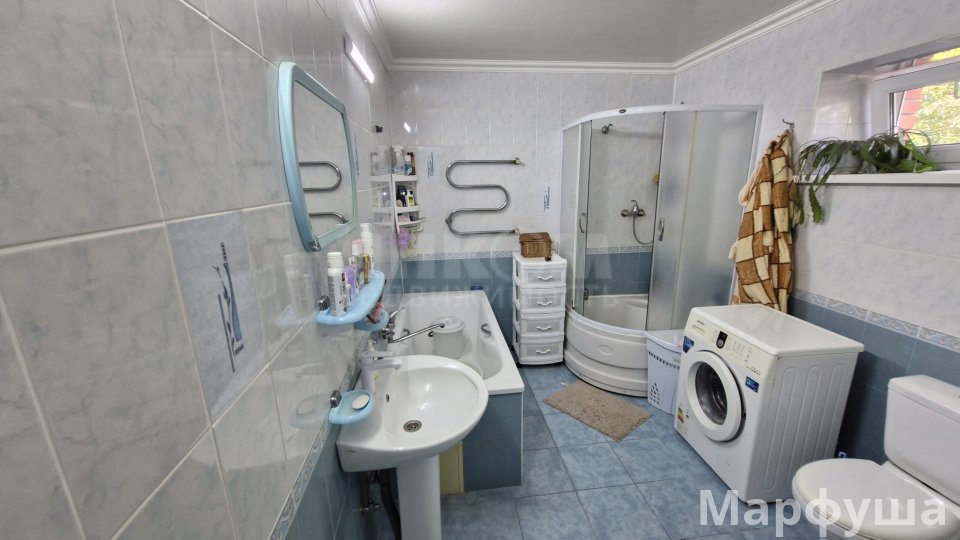 Продам 2-х этажный дом в городе Луганск